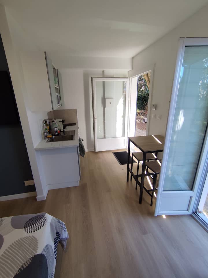 Studio Avec Jardin Et Piscine, Nîmes - ibis budget Nimes Caissargues