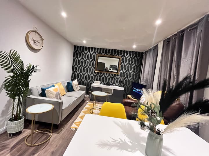 Cathedral City Centre Home With Onsite Parking - Whitstable
