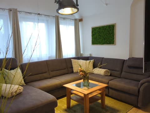 Spacious 5-room apartment in a great new town location