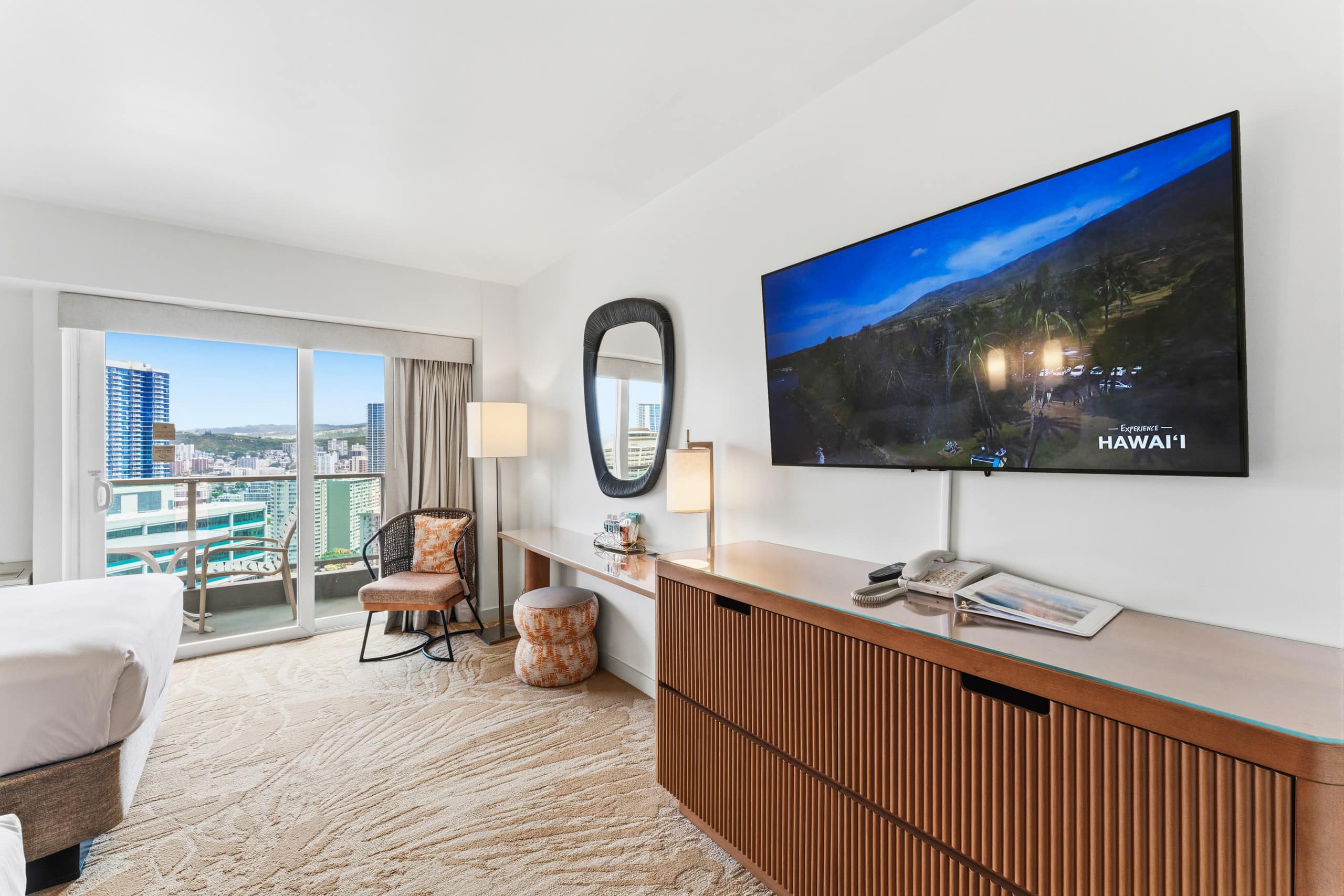 Condo in Honolulu · ★4.94 · Studio · 2 beds · 1 private bath - Image 3