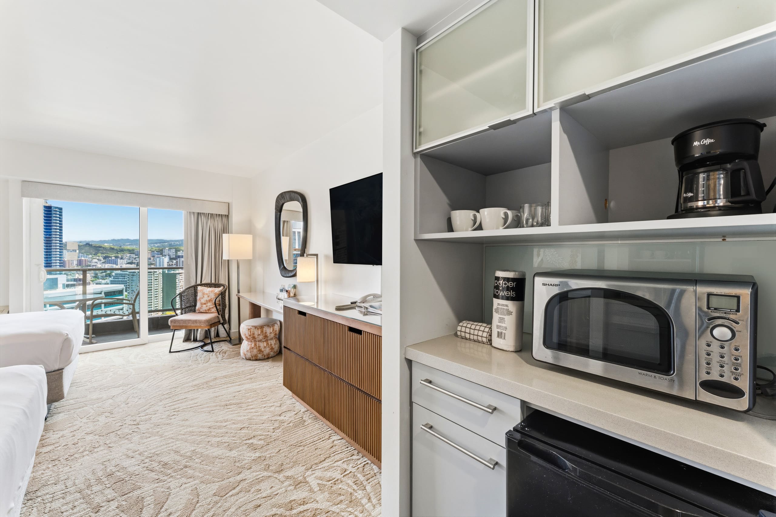 Condo in Honolulu · ★4.94 · Studio · 2 beds · 1 private bath - Image 12