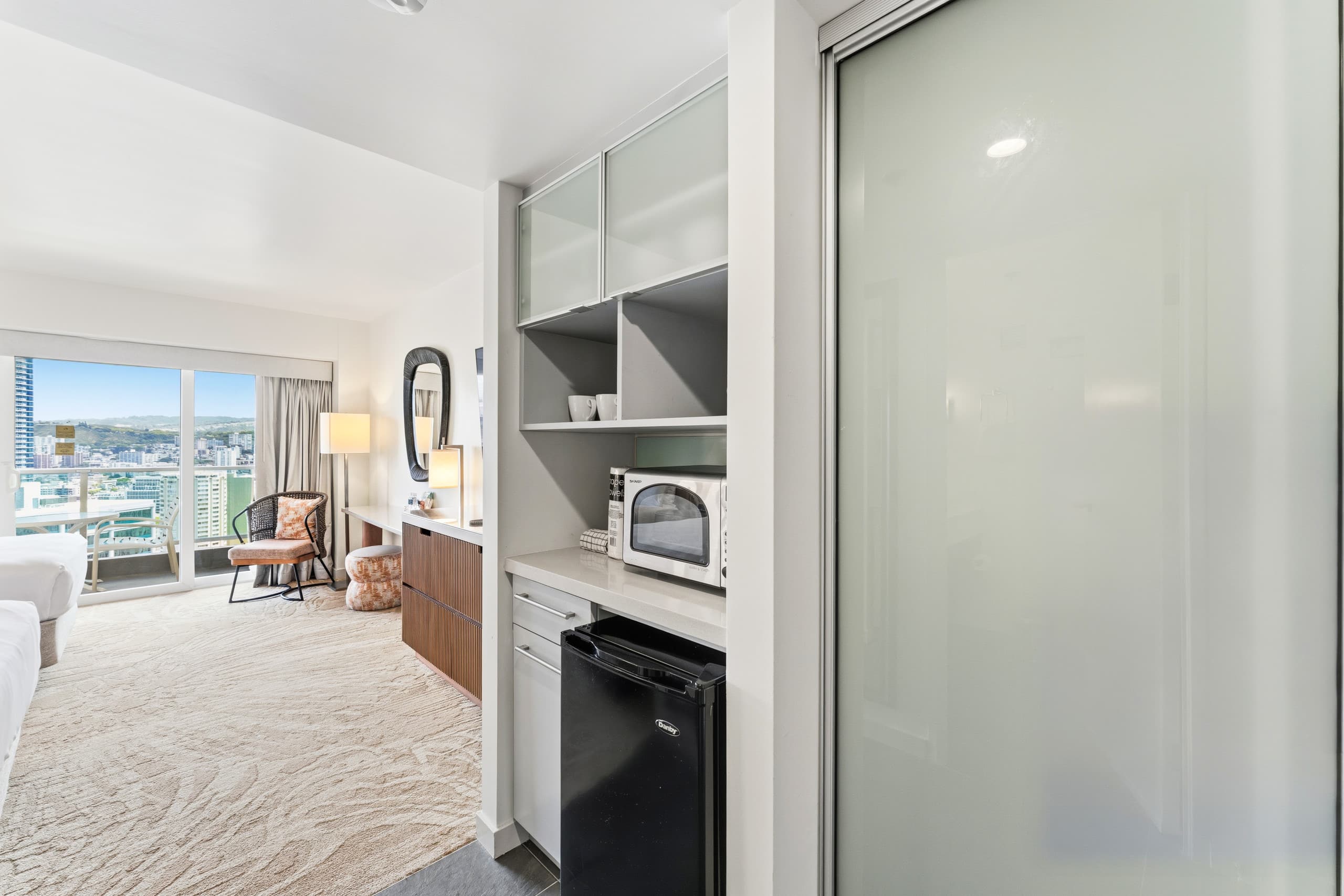 Condo in Honolulu · ★4.94 · Studio · 2 beds · 1 private bath - Image 10