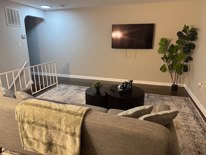 Apartment Mins. From Towson U. - Parkville, MD