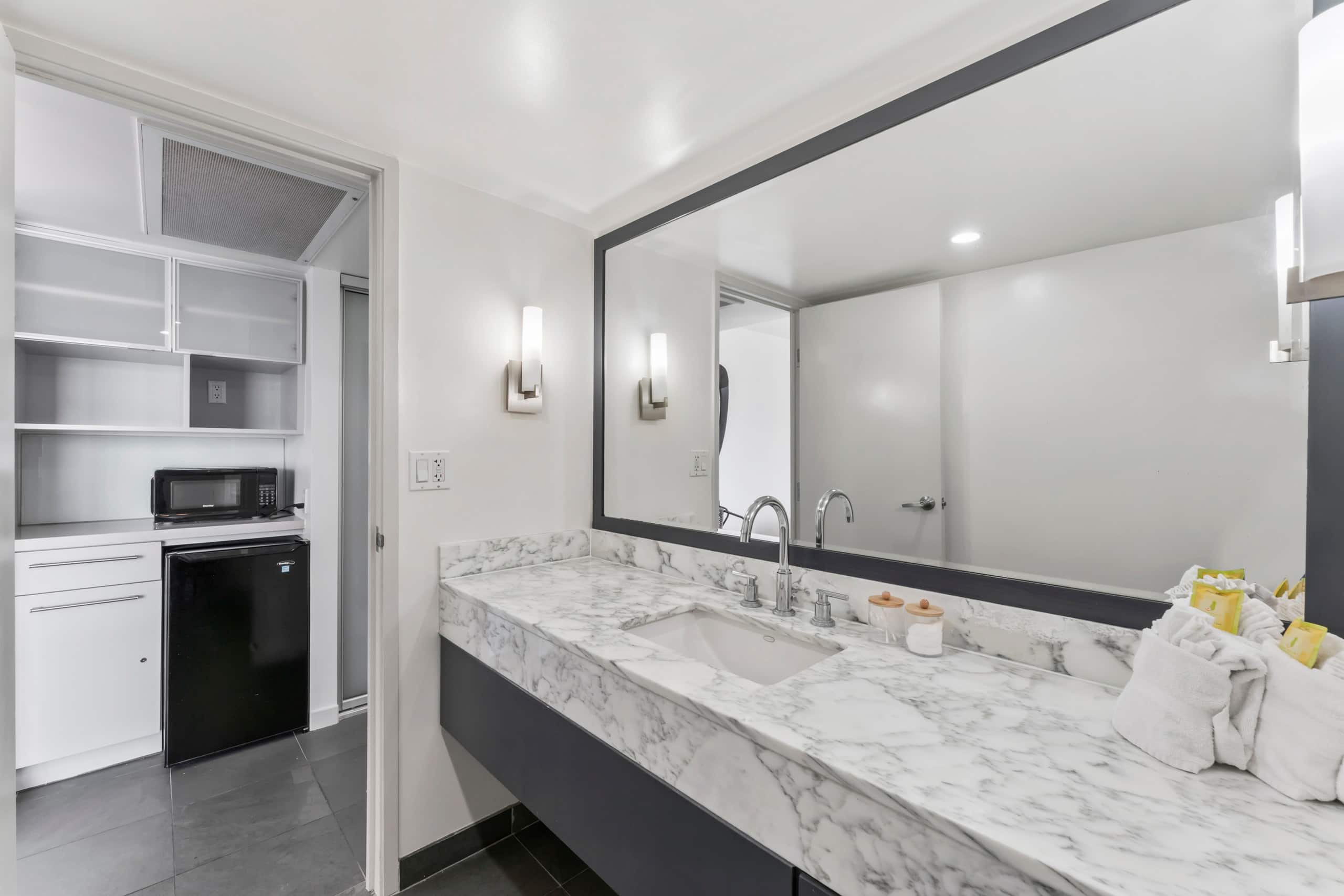 *Special Ala Moana 1bdrm nr beach King (AMH2026) - Image 16