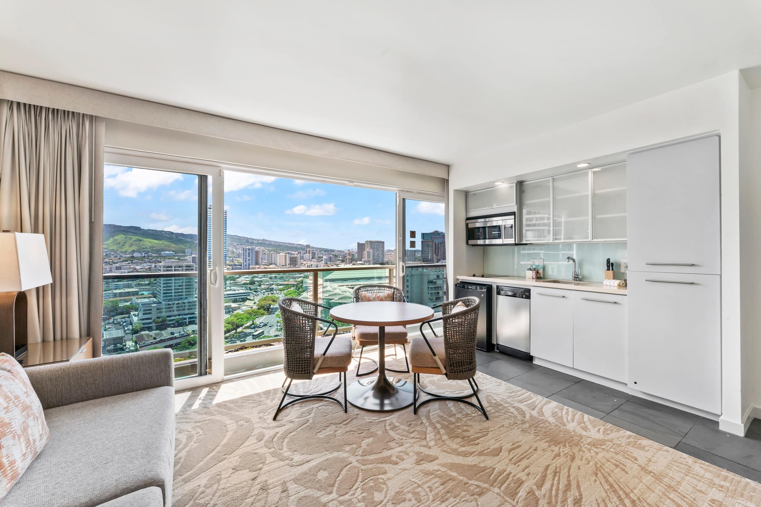 Condo in Honolulu · ★4.77 · 1 bedroom · 2 beds · 1 private bath - Image 3