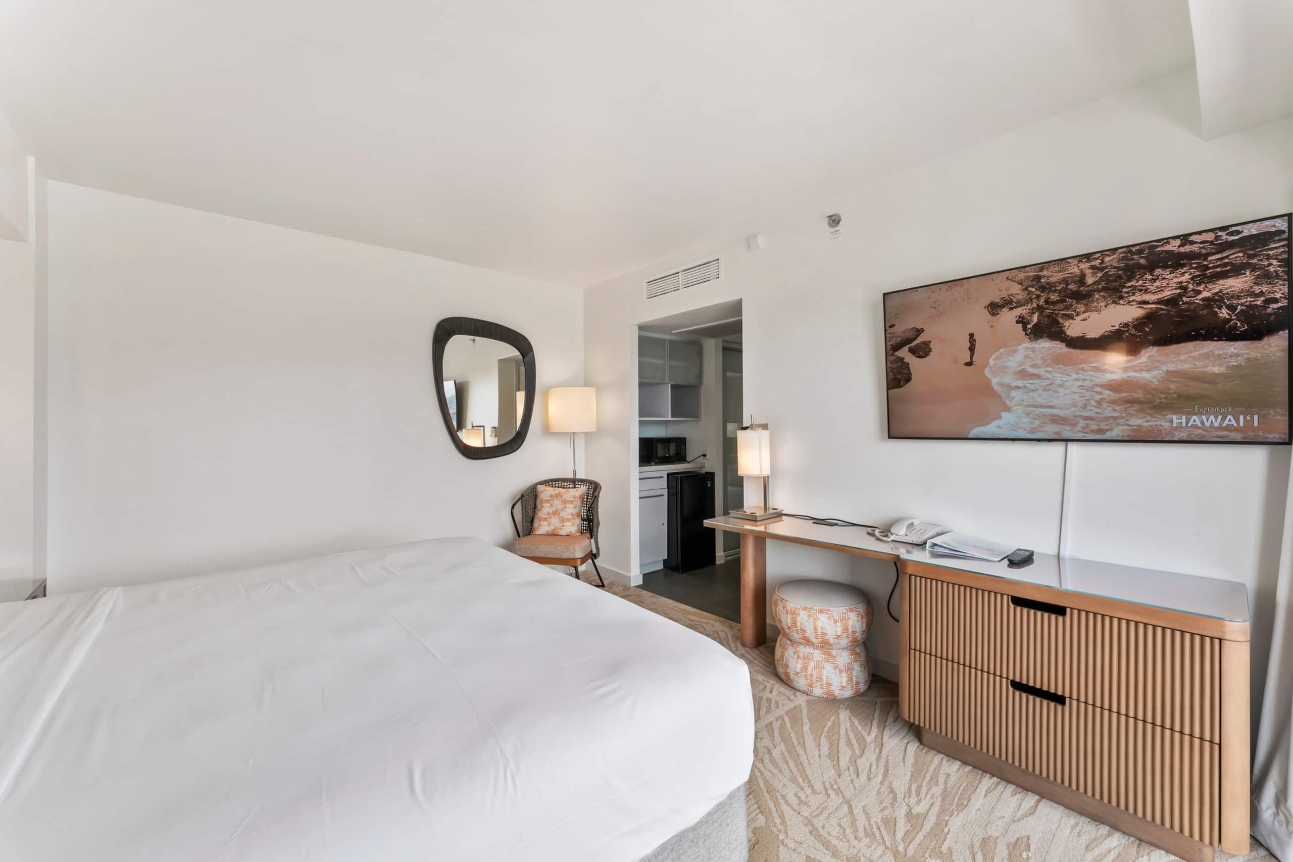 Condo in Honolulu · ★4.77 · 1 bedroom · 2 beds · 1 private bath - Image 9