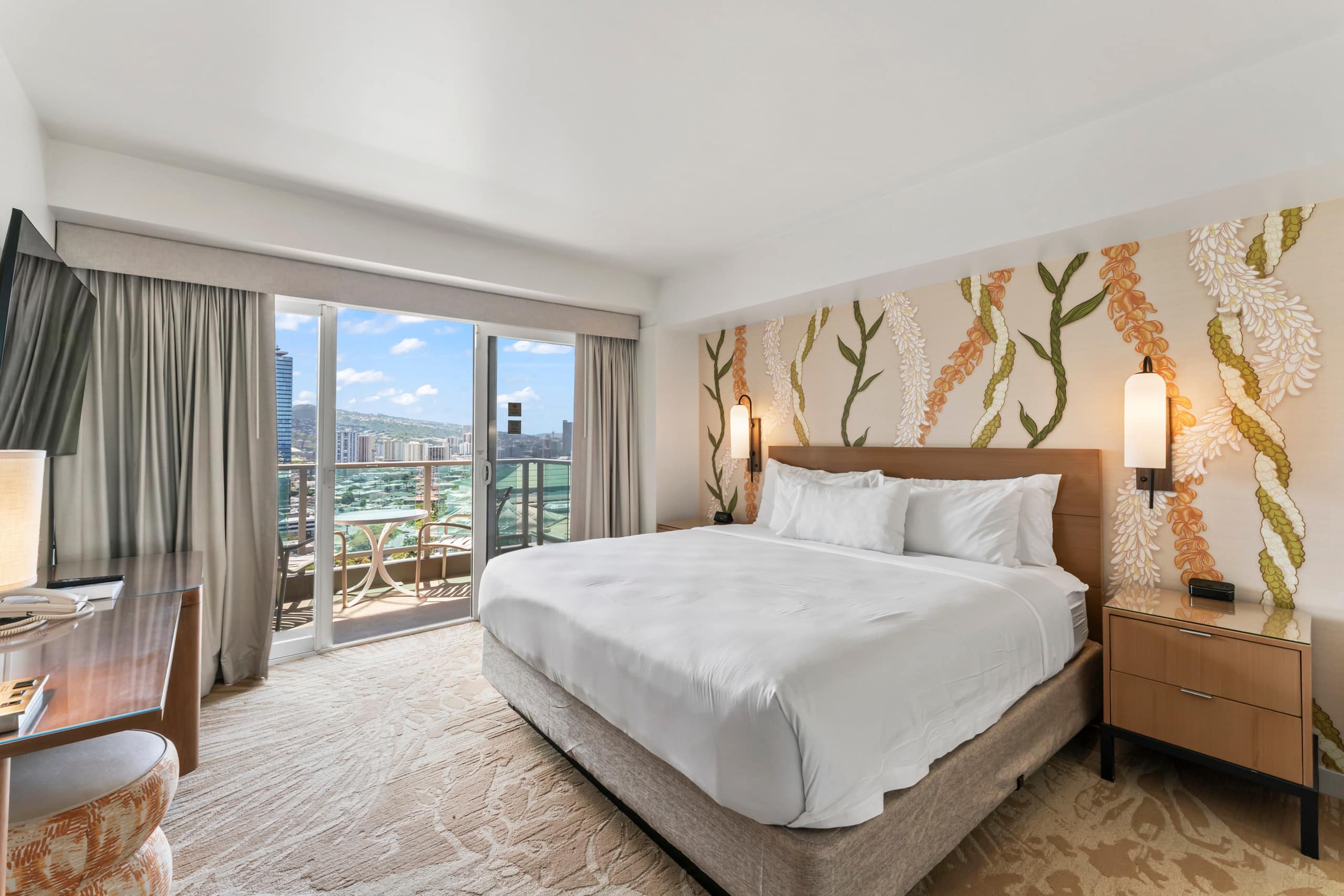 Condo in Honolulu · ★4.77 · 1 bedroom · 2 beds · 1 private bath - Image 7