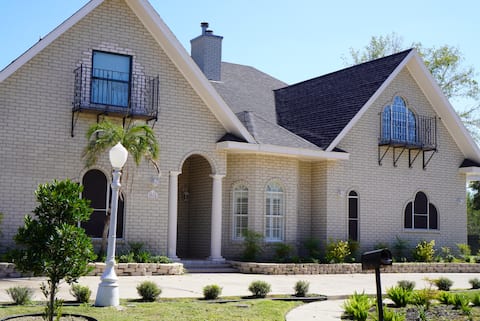 Private 1st FL Duplex-Heated Spa-Guests Upstairs