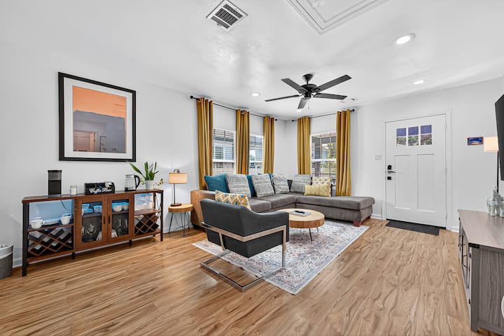 The Blue Luzon : Cozy Bungalow - 5 Min Downtown - Houston, TX