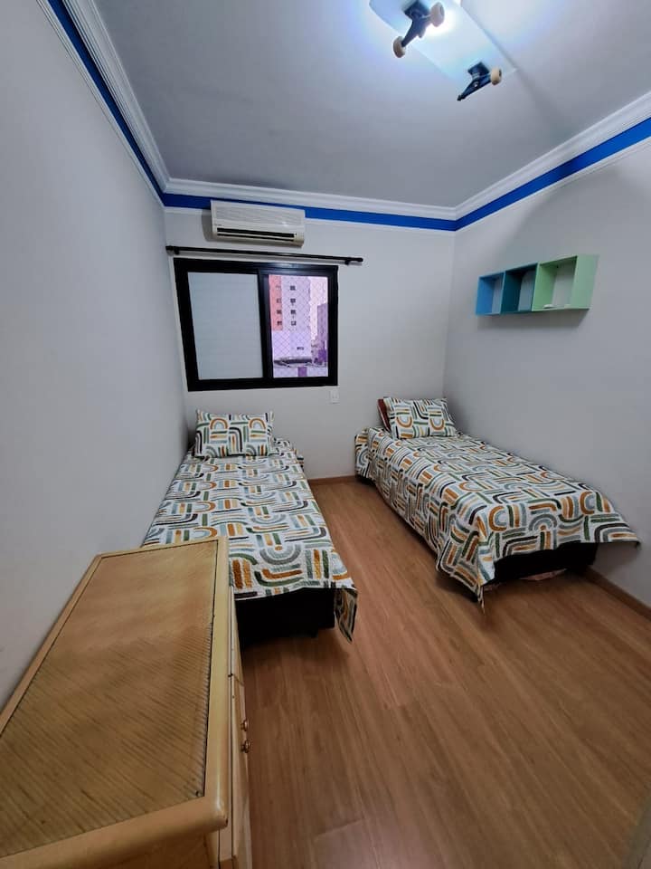 habitación con dos camas individuales, las dos camas son bicamas.