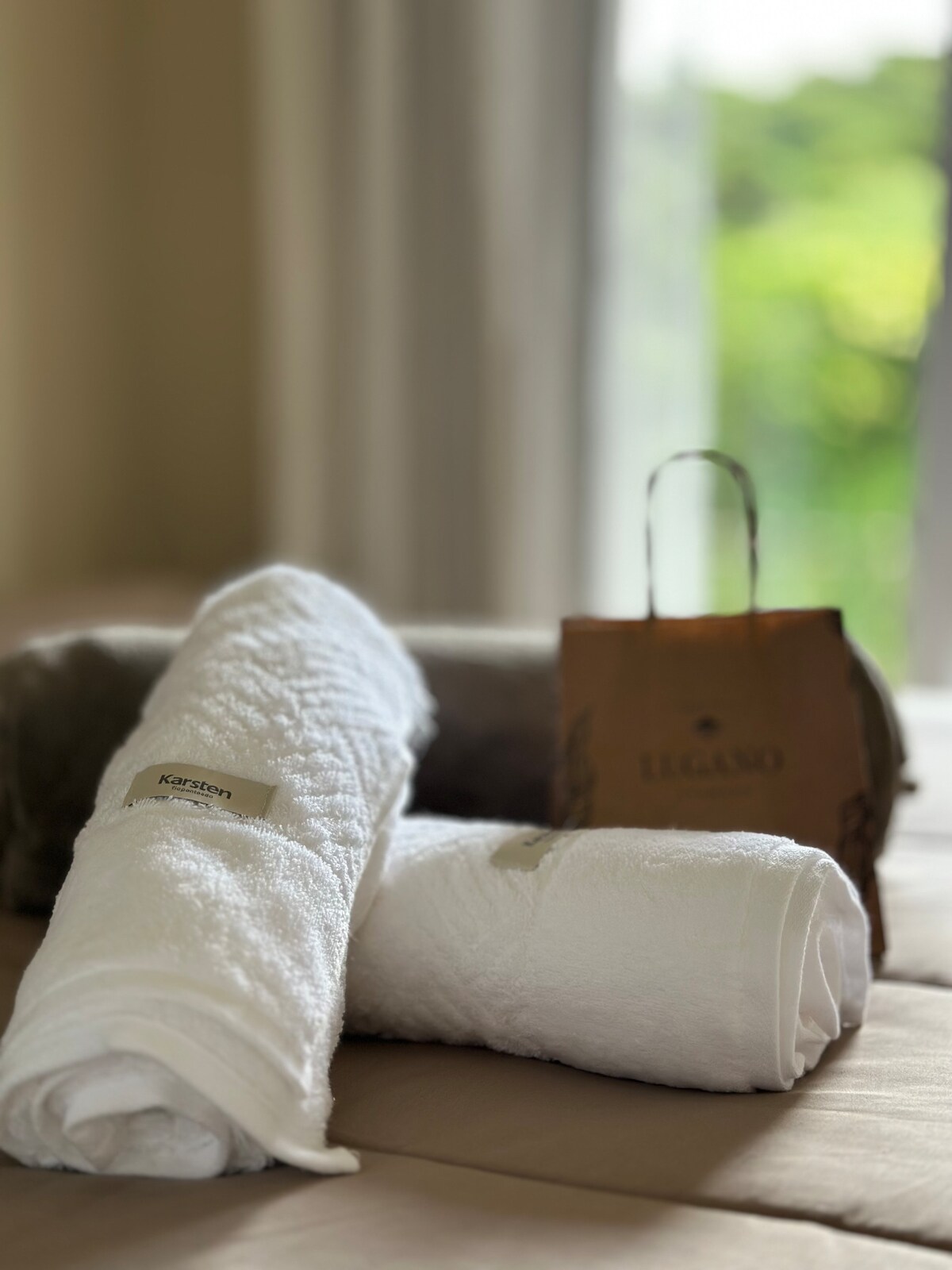 ผ้าเช็ดตัวและขนมสำหรับผู้เข้าพักของเราที่มีช็อกโกแลตที่ดีที่สุดในกรามาโด 