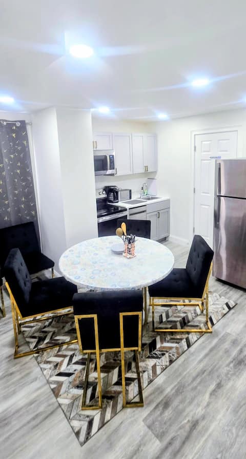 Modern Home 5-minute Walk 2 Falls — Winter Getaway