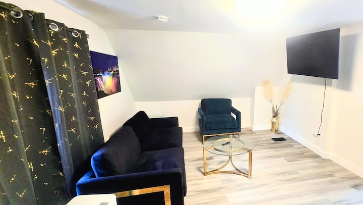 Modern 4br Walk 2 Niagara Falls-5 Min-free Parking - Niagara Falls