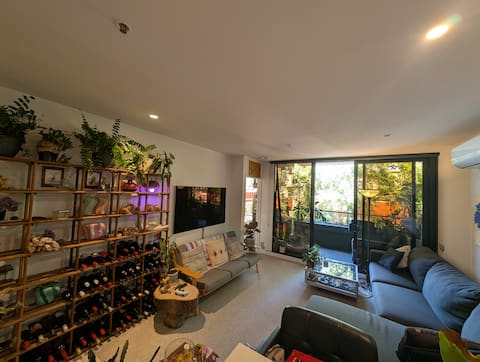 Cosy, plant-filled Collingwood