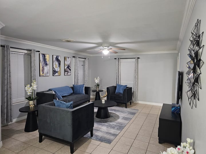 Modern 3-bedroom Home - Tomball, TX