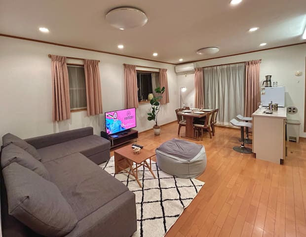 新小岩駅徒步8分钟/商店街旁/最大12人/直达机场/直达新宿秋叶原/四室一户建