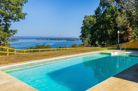 Lakeside Getaway