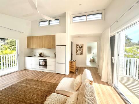 Top performing Airbnb: Stylish, Spacious & Private Retreat in Avoca Beach in Avoca Beach