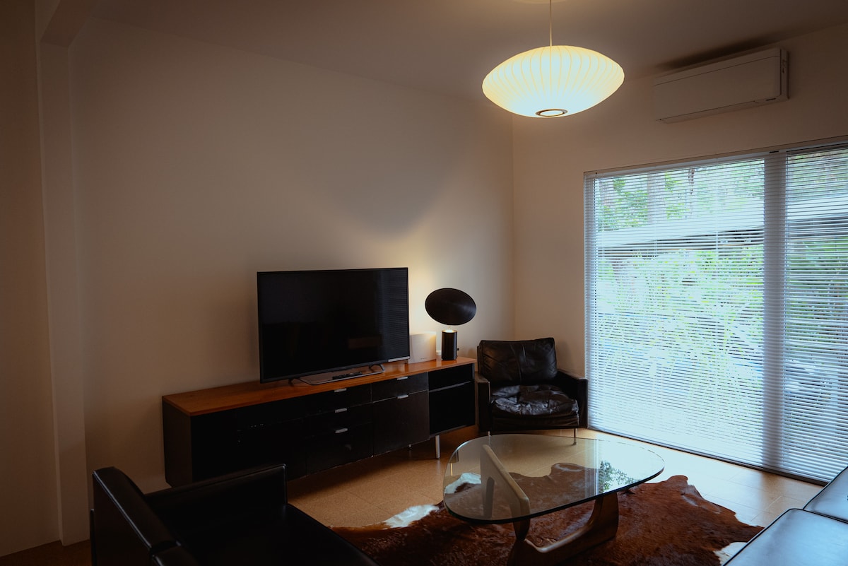 Popular Airbnb listing: Designer Coastal Escape Minutes from Pearl Beach in Pearl Beach