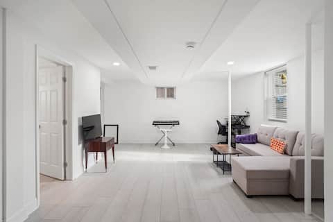 Entire-2 bedroom -2 Full bath-5 min walk to Metro