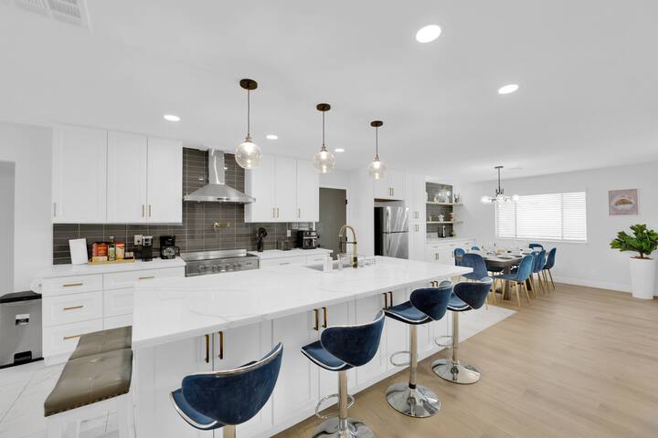 Midterm furnished pool home near strip/airport gallery image 2