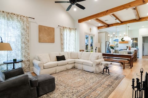 Luxury Cajun Retreat•2 KING•Garage•Arcade•Patio