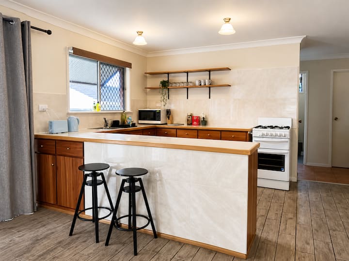 3br Cottage Home W/ Ample Parking - Gold Coast