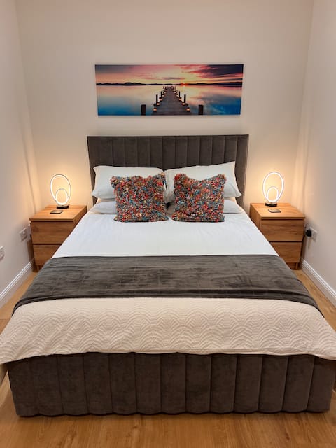 No. 2 | Lux Modern Apartment in Nuneaton