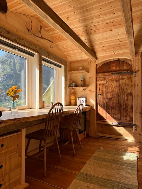 Cabin with views to the lake