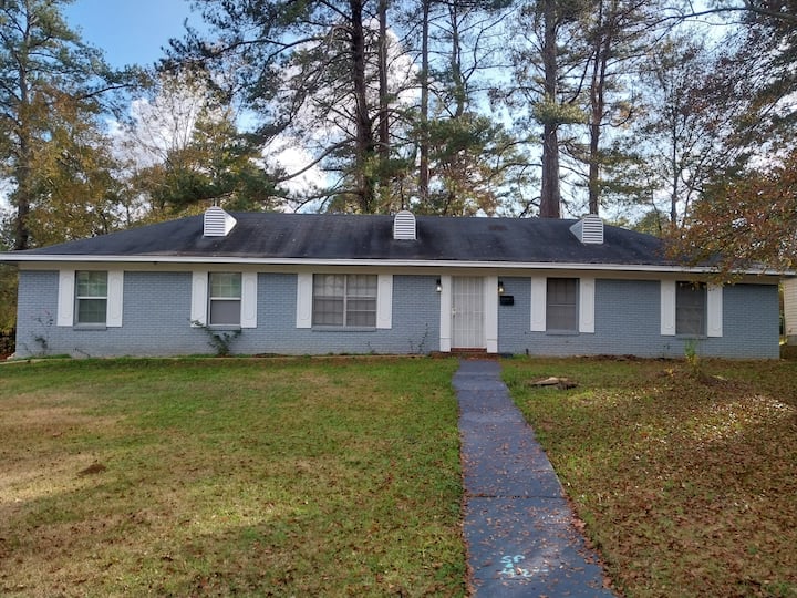Spacious 3br Home, Free Parking, 15 Min Downtown - Jackson, MS