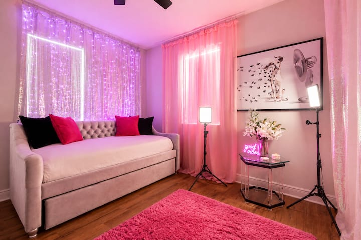 Lights, camera, memories! ✨ Our dedicated photo room is perfect for selfies, group photos, TikToks, and Reels. With professional lighting and photo-ready backdrops, every girls' trip deserves a photoshoot here.