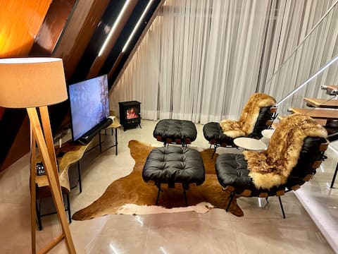 Popular Airbnb listing: Fênix Tripvila Cabin in Poços De Caldas