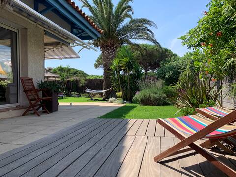 Villa 150m from the see 4 bedroom garden pool WIFI
