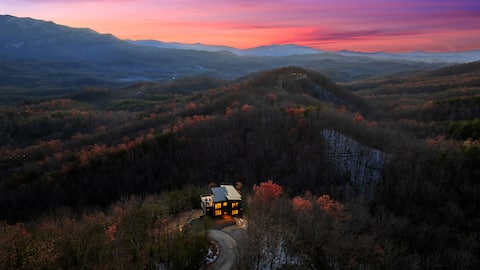 Fall Break! Stunning Views | Htd Pool | Hot Tub