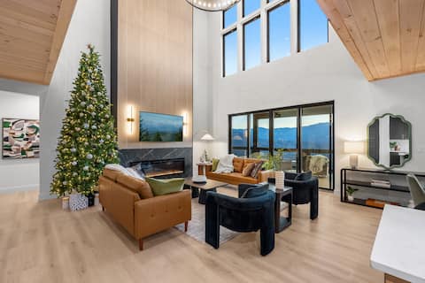Holiday Decor! Stunning Views | Htd Pool | Hot Tub