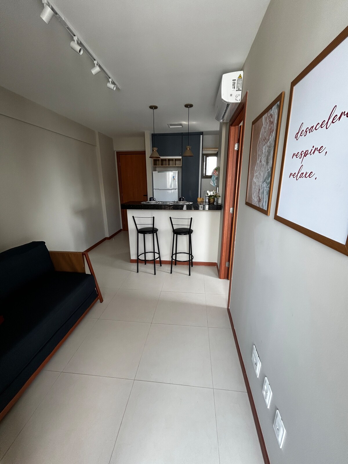 Top Airbnb: New 1/4 and living room - near Porto da Barra Beach em Salvador