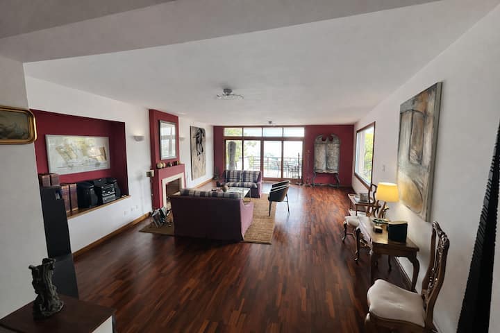 Cómoda Casa Con Espectacular Vista De Caracas - Caracas