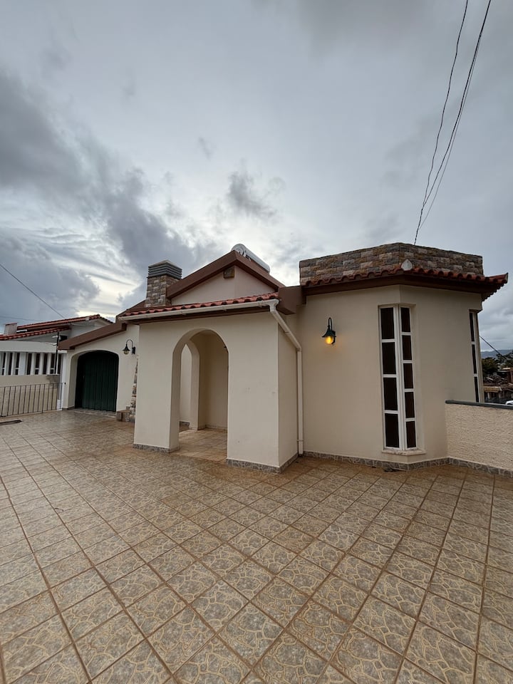3br Two-storey Home W/ Panoramic View Over Funchal - Funchal