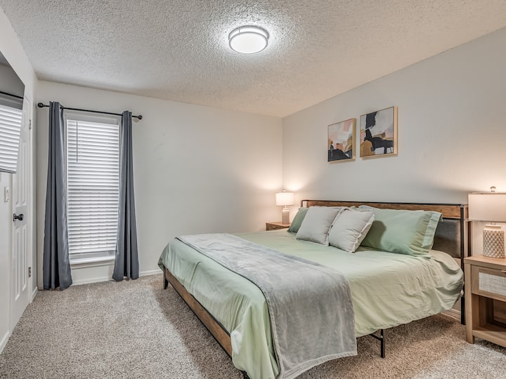 Segundo dormitorio, cama tamaño king. 