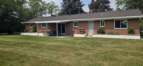 The 4 Bedroom Retreat - Saginaw Twp