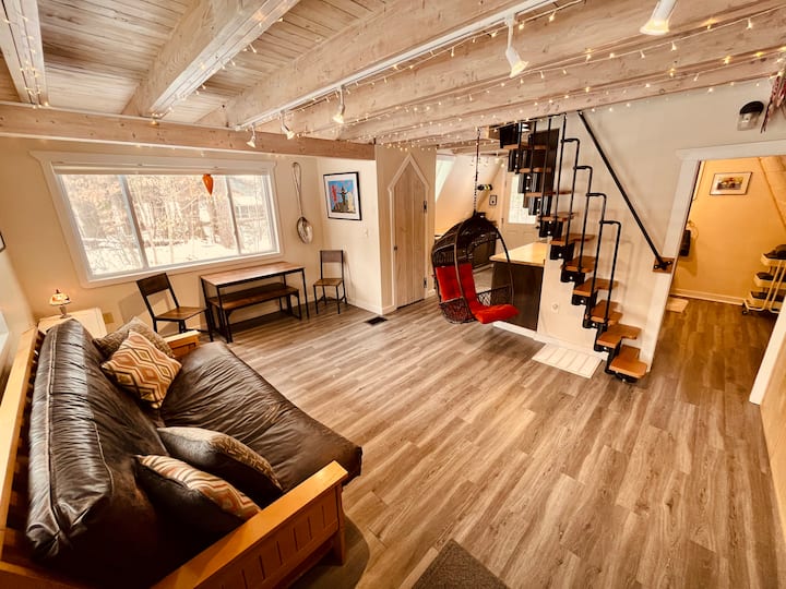 The Triangle House: Cozy A-frame Near Moose Pond - 덴마크