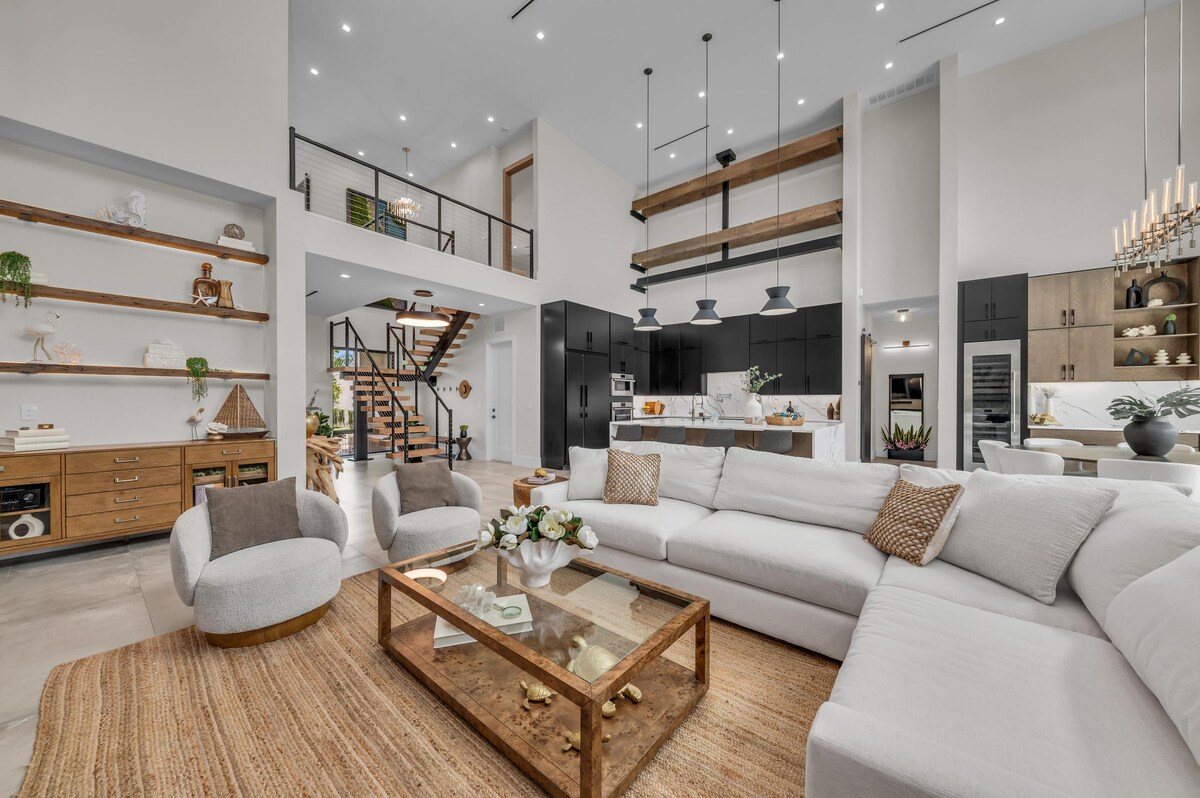 Top performing Airbnb: Coastal Luxe, SaltPool/heatSpa, 5 miles to Siesta in Sarasota