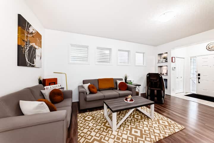 Stayjoyful W/garage, Luxury Massage Chair,9min-yyc - Calgary
