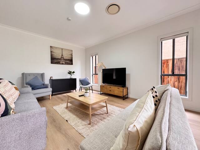 Blue Haven Retreat – Thornton Central 60 gallery image 3