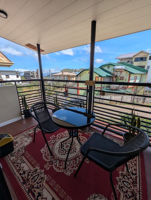 Lowrys Transient House | Kitchen | WIFI | Parking