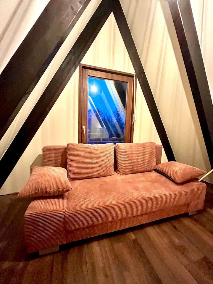 Rozkladacia pohovka s veľkým oddychovým priestorom (142 x 200 cm)