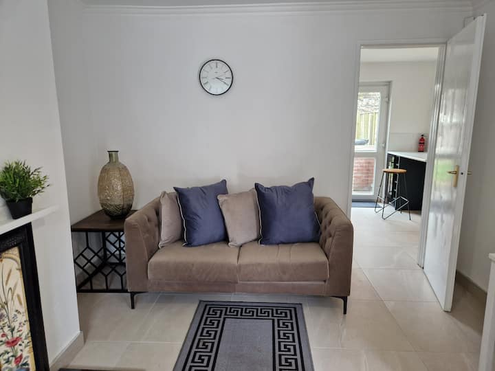 Room- 1p Lovely Double  Room City Center Location - Belfast