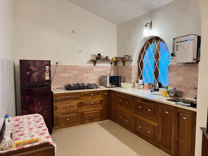 Full kitchen image 1