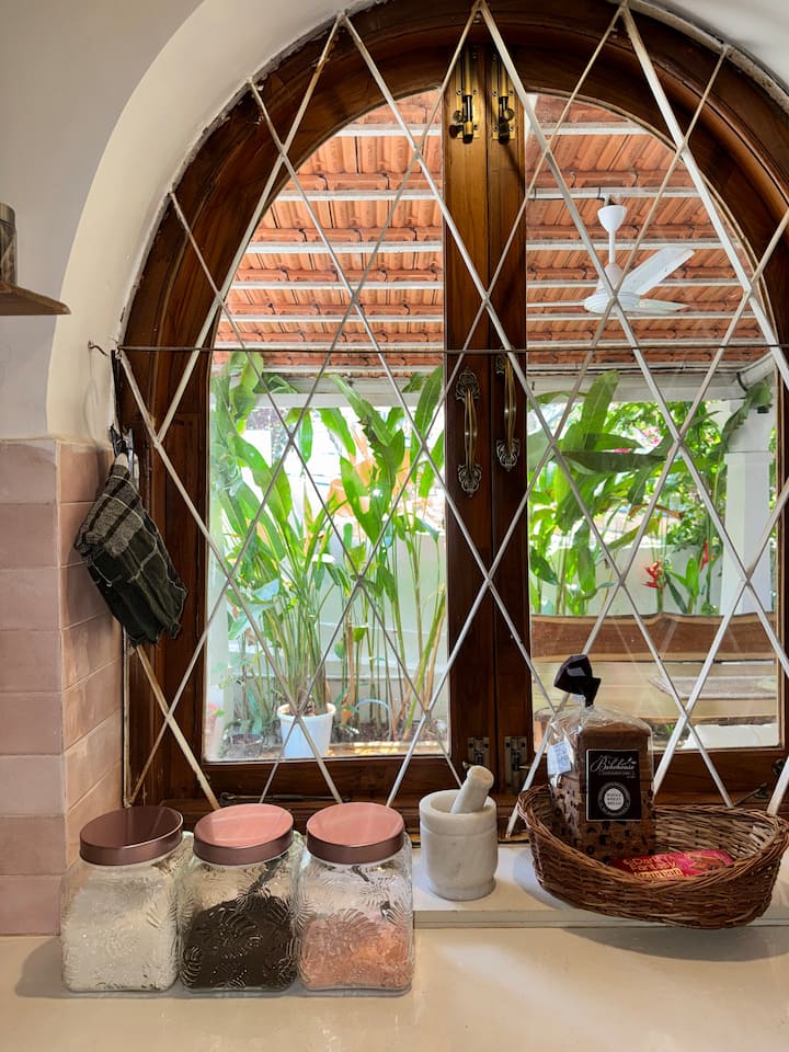 Full kitchen image 2