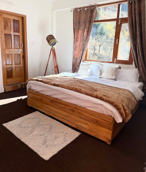 Aura|Premium Floor| Manali's best mountain view